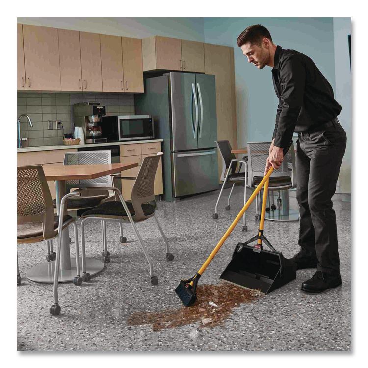 Maximizer Wet/Dry Debris Pan, 16.88 x 29, 29" Handle, Plastic, Yellow/Black